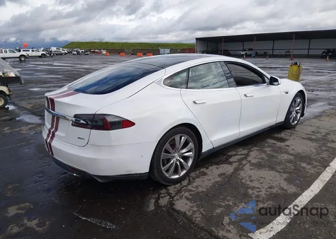 2015 Tesla Model S 70D/85D/P85D z USA, uszkodzony, nr VIN 5YJSA1H22FF095530